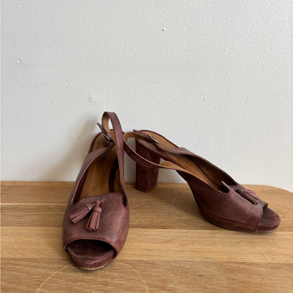 Chic Slingback Heels with Tassel Detail